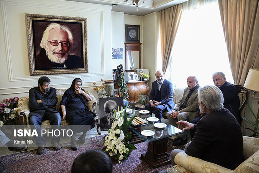 حضور وزیر ارشاد و هنرمندان در منزل مرحوم جمشید مشایخی