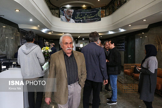 حضور وزیر ارشاد و هنرمندان در منزل مرحوم جمشید مشایخی