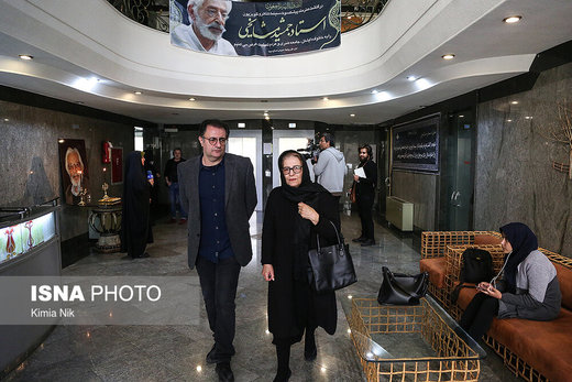 حضور وزیر ارشاد و هنرمندان در منزل مرحوم جمشید مشایخی