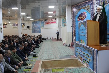 تذکر یک امام جمعه درباره قضاوت فضای مجازی از عملکرد مسئولان در سیلاب اخیر