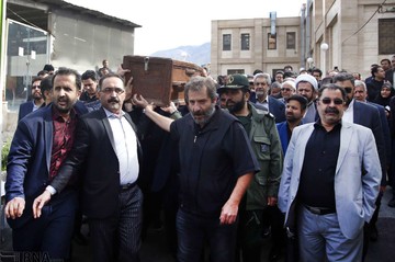تشییع پیکر محمدابراهیم رنجبر امیری، قدیمی‌ترین روزنامه فروش ایران و جهان، در کرج