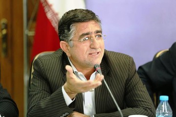 انتقاد نماینده مجلس از نحوه توزیع چادر و نبود راه‌های ارتباطی به سیل‌زدگان معمولان و پل‌دختر 