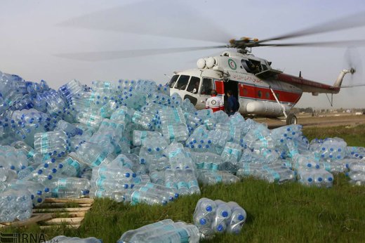 امدادرسانی نیروهای هلال احمر در منطقه پلدختر