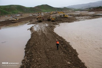 تلاش راهداران در مناطق سیل زده لرستان