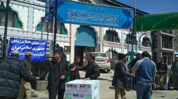 جمع‌آوری کمک‌های مردمی در کشمیر برای سیل‌زدگان ایران