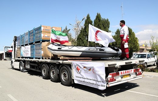 تحویل محموله بشر دوستانه صلیب سرخ آلمان برای سیل‌زدگان