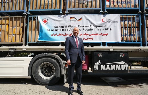 تحویل محموله بشر دوستانه صلیب سرخ آلمان برای سیل‌زدگان
