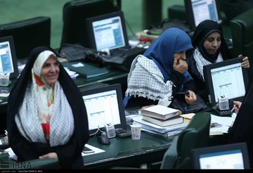 حضور نمایندگان با لباس سپاه در مجلس