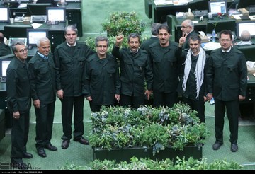 حضور نمایندگان با لباس سپاه در مجلس