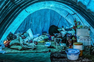 پناه بردن مردم سیل‌زده خوزستان به منطقه بروایه و صحراهای اطراف