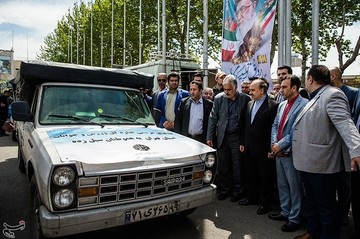 مراسم گلریزان جامعه ورزش برای کمک به مردم سیل‌زده