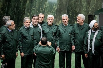 حضور نمایندگان مجلس با لباس سپاه در صحن علنی