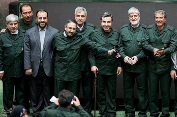 حضور نمایندگان مجلس با لباس سپاه در صحن علنی
