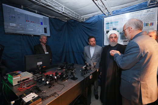 بازدید رئیس‌جمهور از نمایشگاه دستاوردهای فناوری هسته‌ای