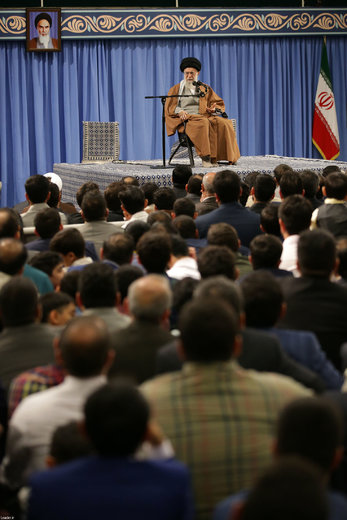 دیدار جمعی از پاسداران و خانواده‌های آنان با آیت‌الله خامنه‌ای، رهبر معظم انقلاب اسلامی