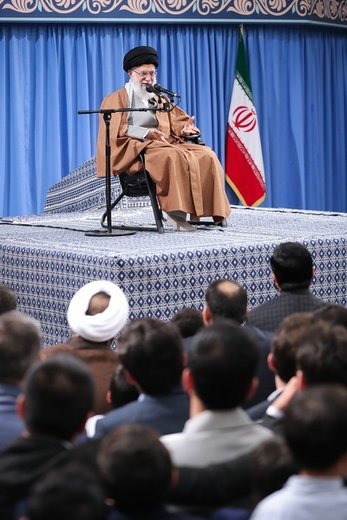 دیدار جمعی از پاسداران و خانواده‌های آنان با آیت‌الله خامنه‌ای، رهبر معظم انقلاب اسلامی