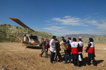 امدادرسانی هوانیروز ارتش به سیل‌زدگان لرستان