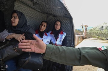 امدادرسانی هوانیروز ارتش به سیل‌زدگان لرستان