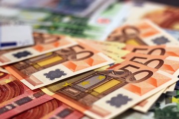 ادامه روند افزایشی قیمت ارز/ یوروی مسافرتی ۱۷۱۳۱ تومان