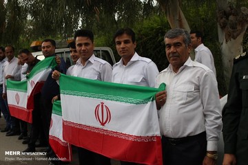 زنجیره انسانی حمایت از سپاه در جزیره خارک