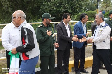 زنجیره انسانی حمایت از سپاه در جزیره خارک
