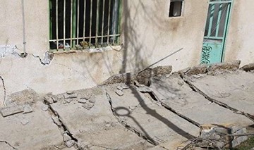 اجاره خانه مردم سمنان که دچار رانش زمین شده اند، با دولت است