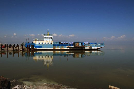 شناور شدن کشتی آرتمیا در دریاچه ارومیه