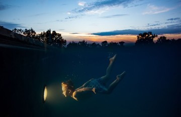 عکس | شنا به سوی نور در عکس روز نشنال جئوگرافیک