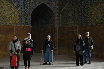 گردشگران خارجی در شهر تاریخی اصفهان