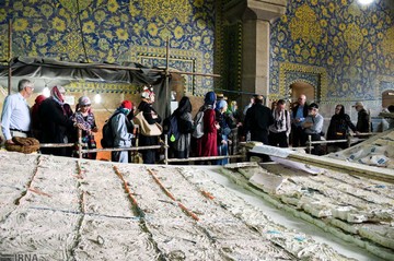 گردشگران خارجی در شهر تاریخی اصفهان