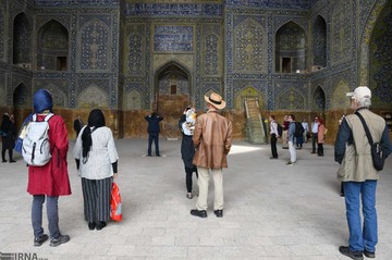 گردشگران خارجی در شهر تاریخی اصفهان