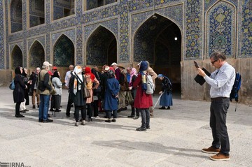 گردشگران خارجی در شهر تاریخی اصفهان