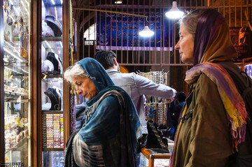 گردشگران خارجی در شهر تاریخی اصفهان