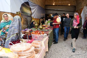 گردشگران خارجی در شهر تاریخی اصفهان