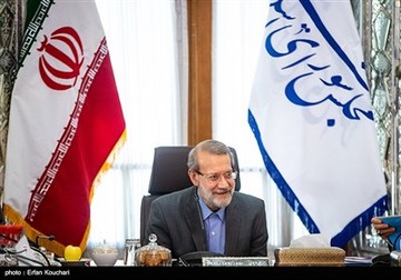 روزنامه شرق: علی لاریجانی، هم‌چنان شانس اول برای ریاست سال آخر مجلس است