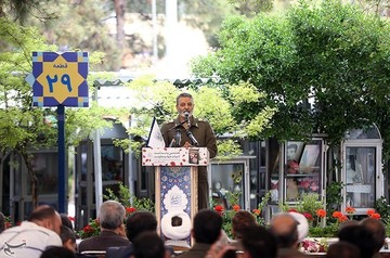 مراسم رونمایی از تقریظ رهبر انقلاب بر کتاب در کمین گل سرخ