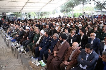 مراسم رونمایی از تقریظ رهبر انقلاب بر کتاب در کمین گل سرخ