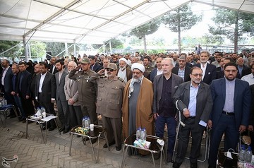 مراسم رونمایی از تقریظ رهبر انقلاب بر کتاب در کمین گل سرخ