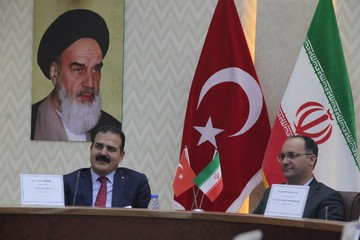 تصاویر | امضای پروتکل همکاری کمیته فرعی امنیتی بین فرماندار ارومیه و والی حکاری ترکیه