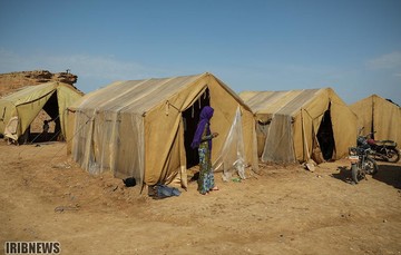 سکونت سیل‌زدگان در زاغه‌ مهمات جنگ حمیدیه