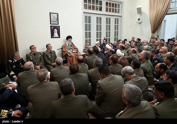 دیدار جمعی از فرماندهان ارتش و نیروی زمینی با رهبر انقلاب
