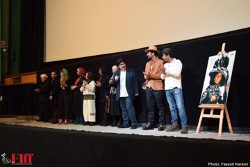 رونمایی از پوستر فیلم بسیار خانوادگی علیرضا داودنژاد