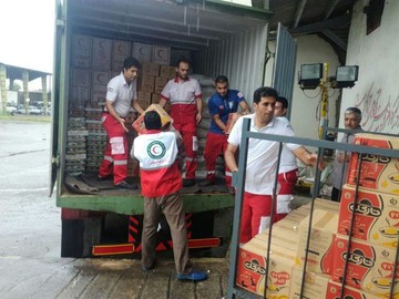 توزیع گسترده چادر و اقلام خوراکی میان سیل‌زدگان لرستان