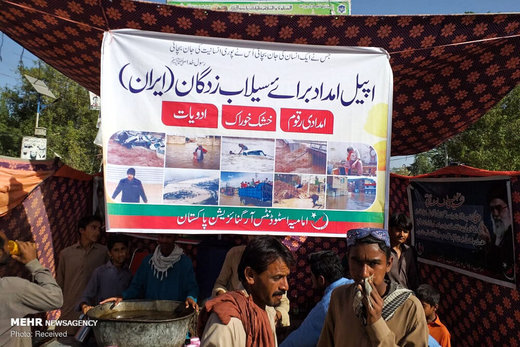 ایستگاه های جمع آوری کمک برای سیل زدگان ایرانی در لاهور پاکستان