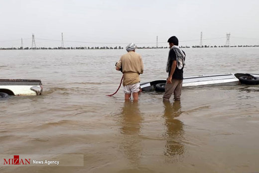 غرق شدن خودروها بر اثر سیلاب شادگان
