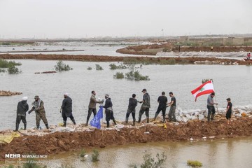 حضور جوانان لبنانی در امدادرسانی به مناطق سیل‌زده خوزستان
