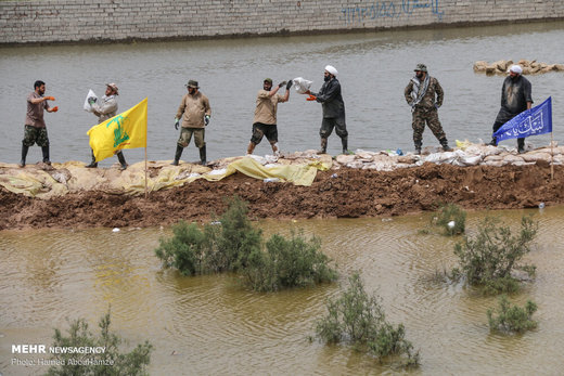 حضور جوانان لبنانی در امدادرسانی به مناطق سیل‌زده خوزستان