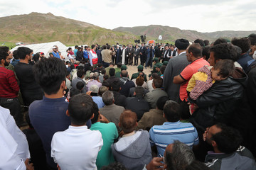 بازدید رئیس‌جمهور از روستای چم‌مهر