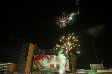 مراسم نورافشانی جشن نیمه شعبان در میادین شهر تهران