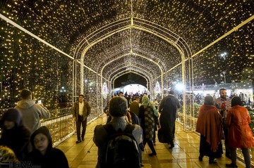 مراسم نورافشانی جشن نیمه شعبان در میادین شهر تهران